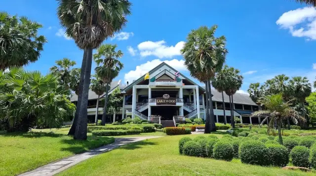 Lakewood Country Club