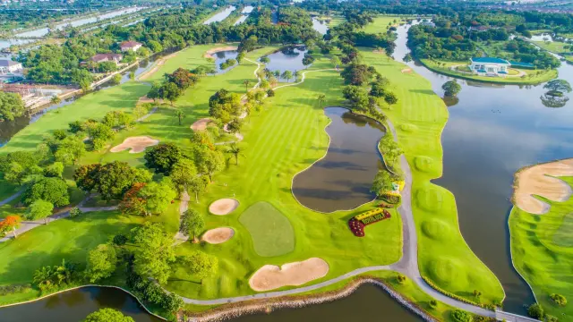 The Royal Golf & Country Club