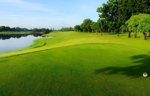 Uniland Golf & Resort