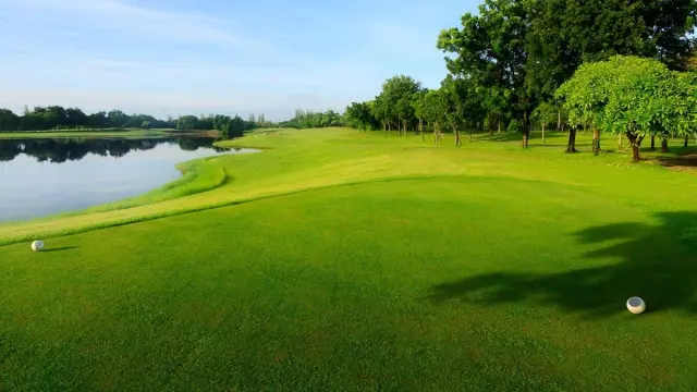 Uniland Golf & Resort