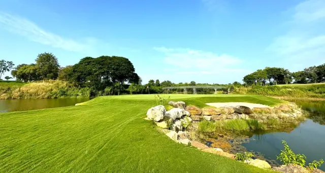 Blue Sapphire Golf Resort