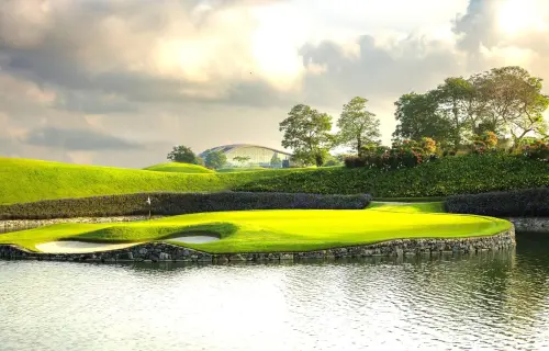 Laguna National Golf Resort Club, Classic Course