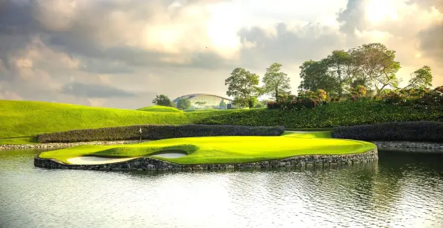 Laguna National Golf Resort Club, Classic Course