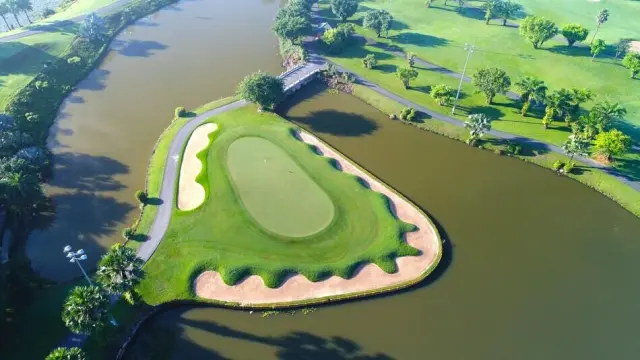 How much is a round of golf in Vietnam?