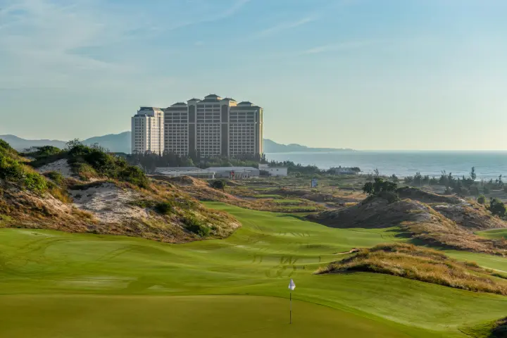 Vietnam Luxury Golf Tour
